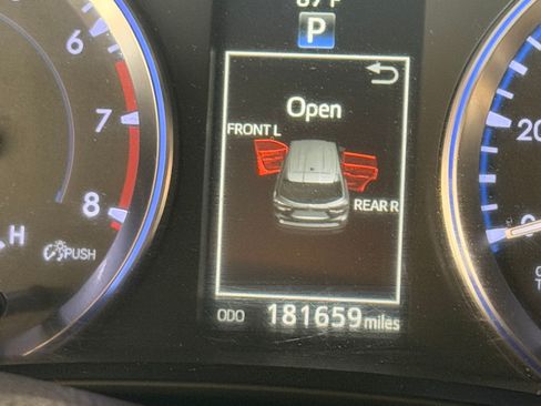 Used 2014 Toyota Highlander XLE FWD image 13