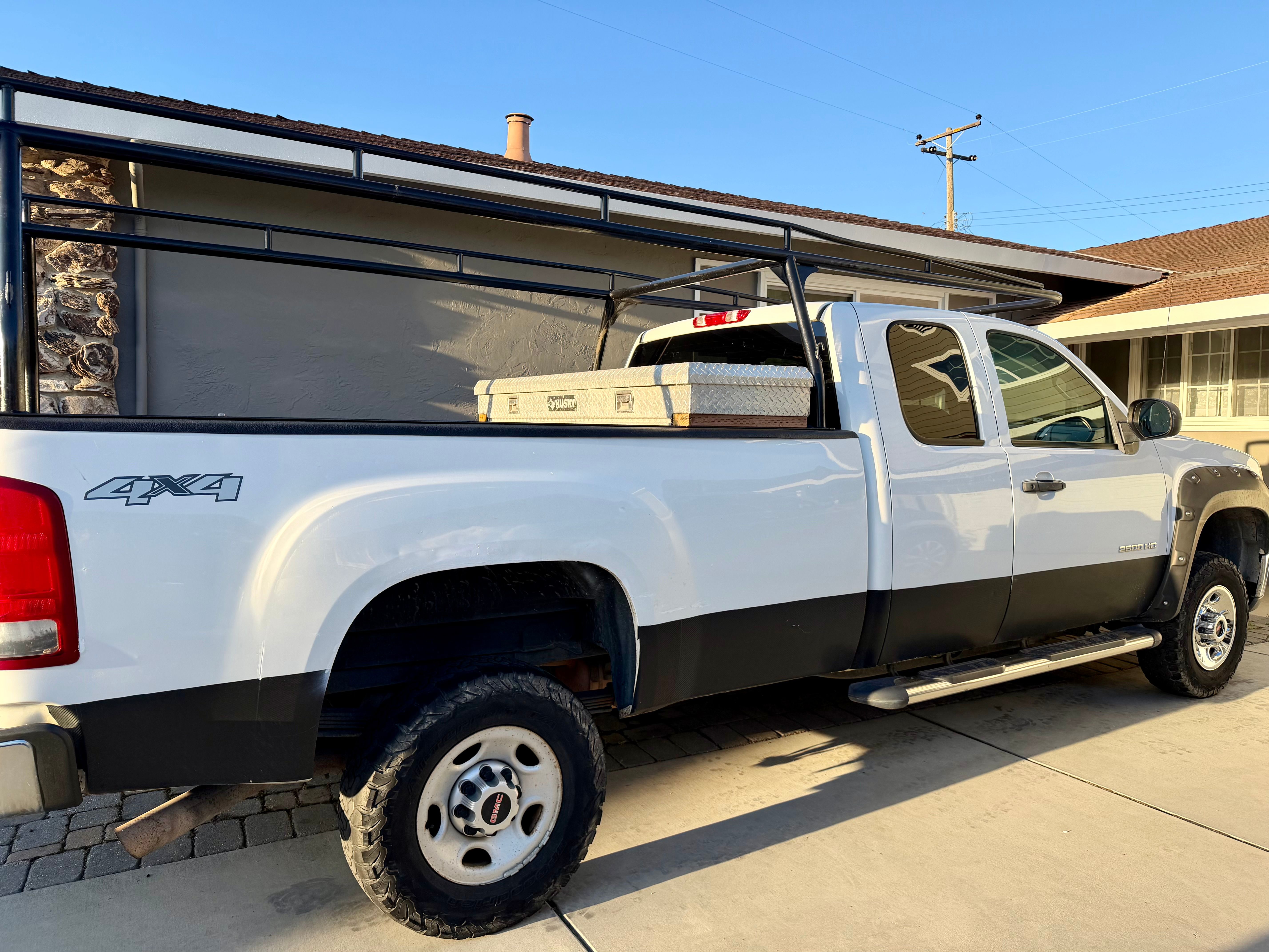 Used 2010 GMC Sierra 2500 W/T AWD/4WD image 2