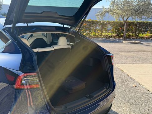 Used 2021 Tesla Model Y Performance image 15