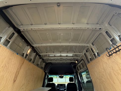Used 2019 Freightliner Sprinter 144 RWD image 14