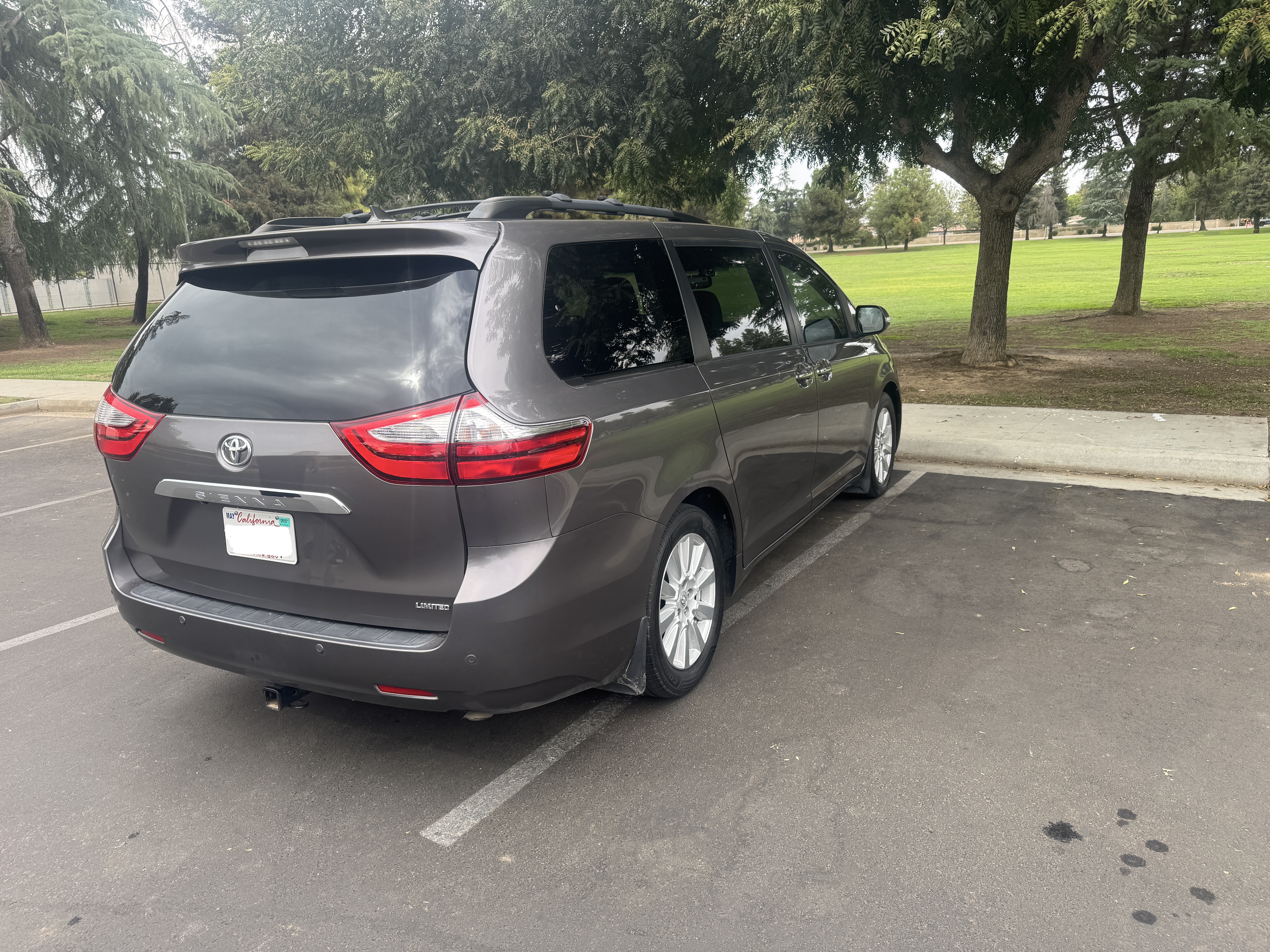 Used 2017 Toyota Sienna Limited Premium FWD image 4