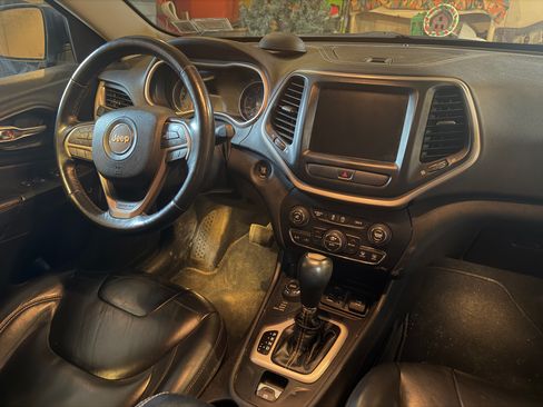 Used 2016 Jeep Cherokee Limited image 4