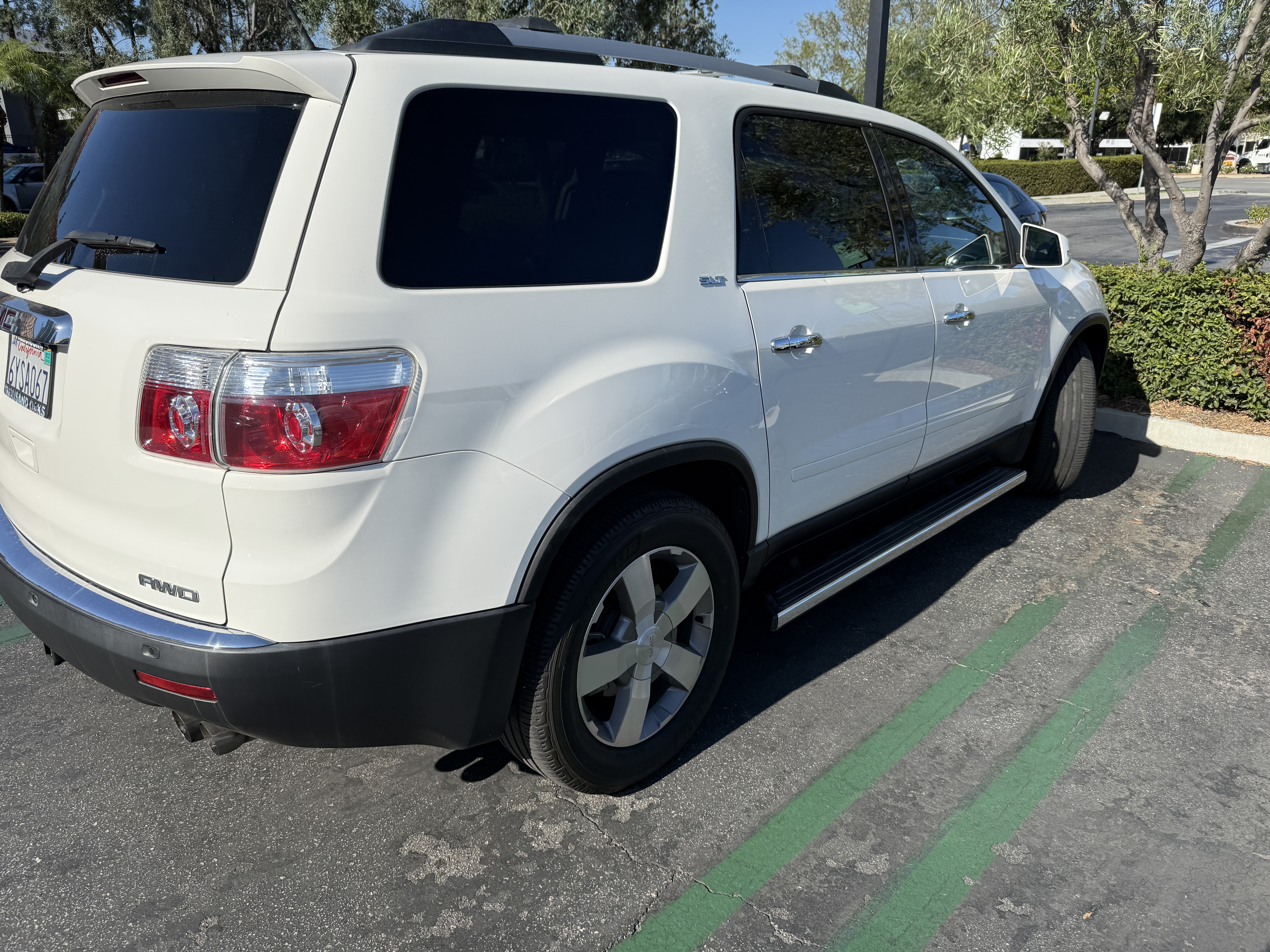 Used 2012 GMC Acadia SLT AWD/4WD image 2