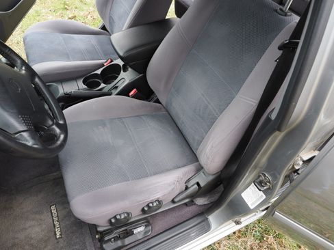 Used 2001 Nissan Pathfinder SE image 18