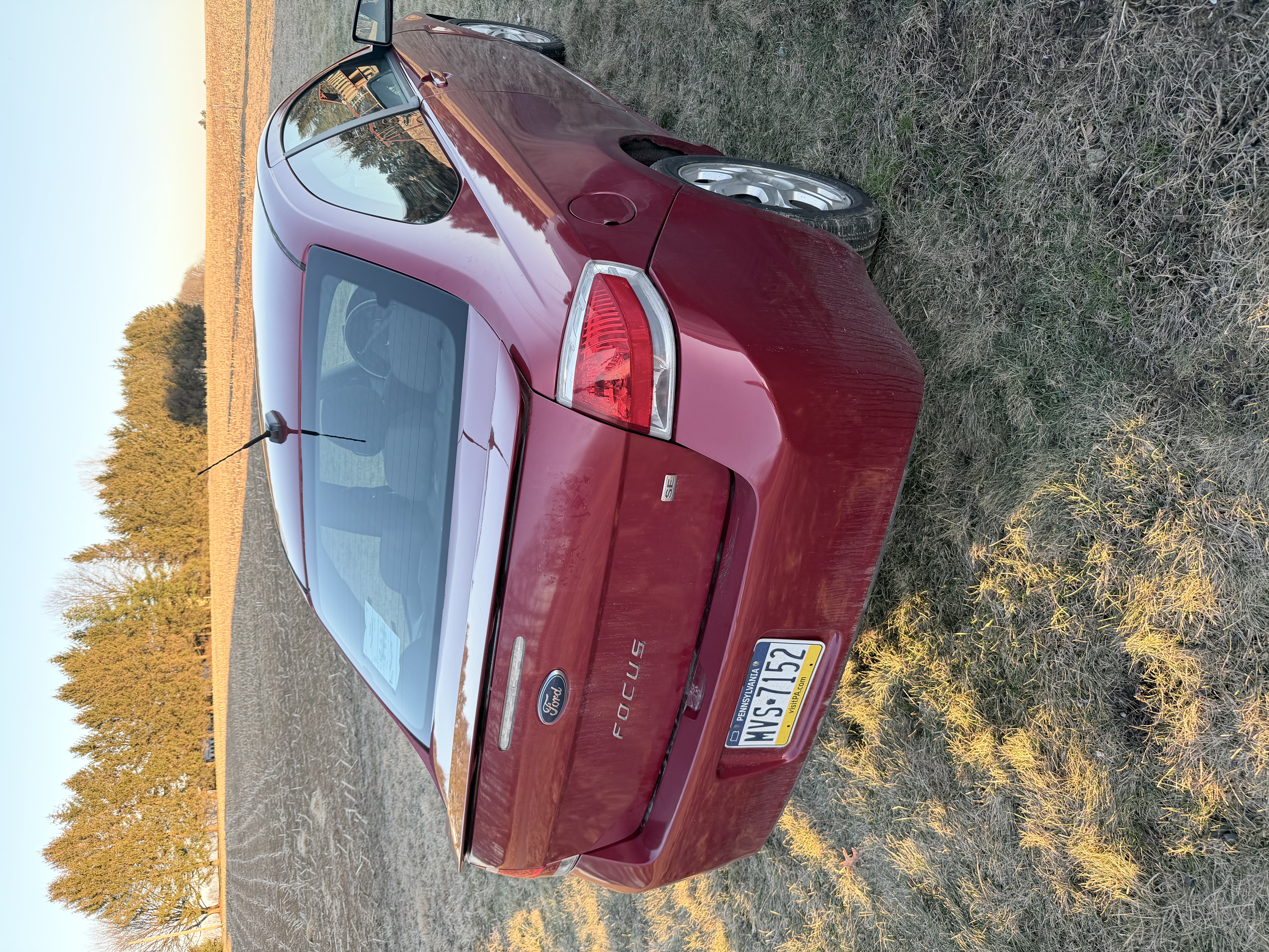 Used 2010 Ford Focus SE FWD image 4