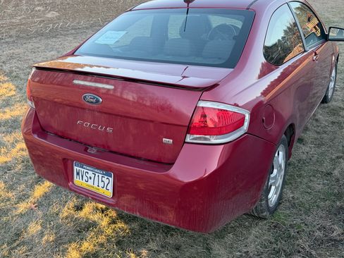 Used 2010 Ford Focus SE image 4
