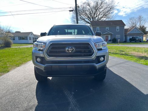 Used 2023 Toyota Tacoma SR5 w/ SX Package image 9