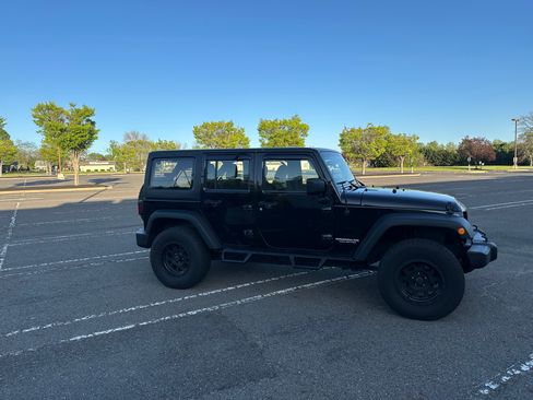 Used 2012 Jeep Wrangler Unlimited Sport w/ Trailer Tow Group image 12