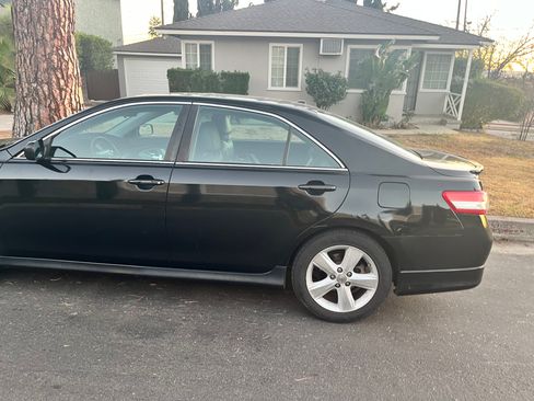 Used 2010 Toyota Camry SE image 4