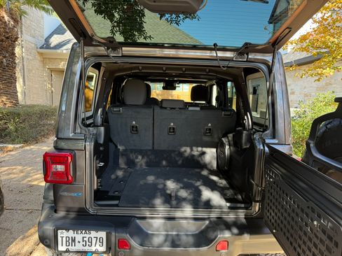 Used 2021 Jeep Wrangler Unlimited Rubicon 4xe w/ Steel Bumper Group image 8