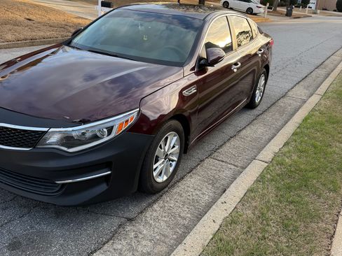 Used 2017 Kia Optima LX w/ Driver Convenience Package image 1