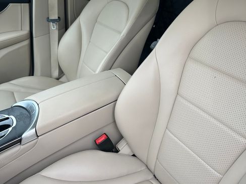 Used 2017 Mercedes-Benz GLC 300 4MATIC image 6