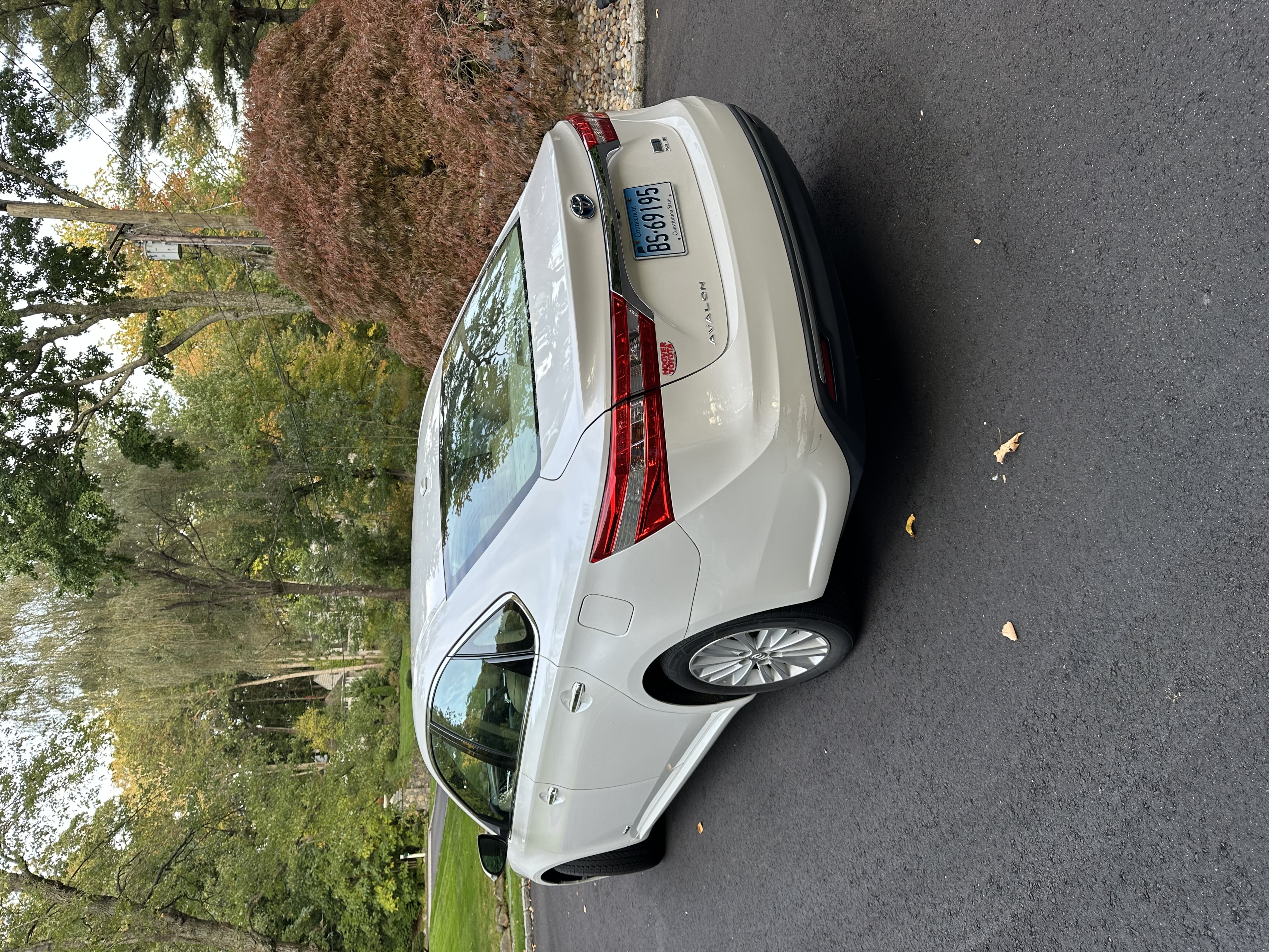 Used 2013 Toyota Avalon XLE Touring FWD image 4