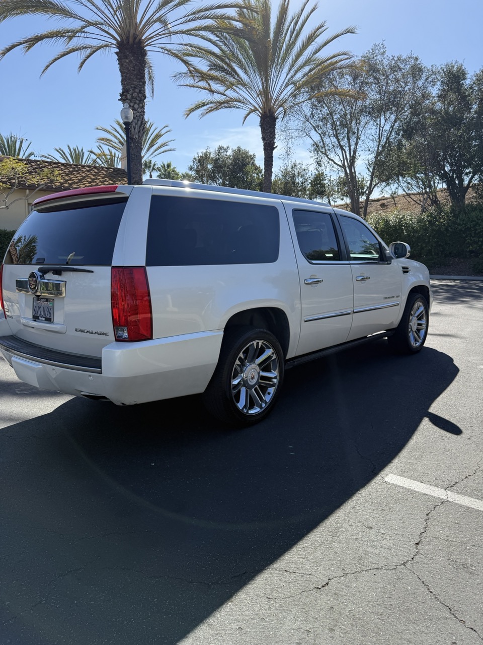 Used 2012 Cadillac Escalade ESV Platinum AWD/4WD image 8