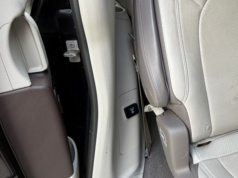 Used 2017 Chrysler Pacifica Touring-L Plus FWD image 31