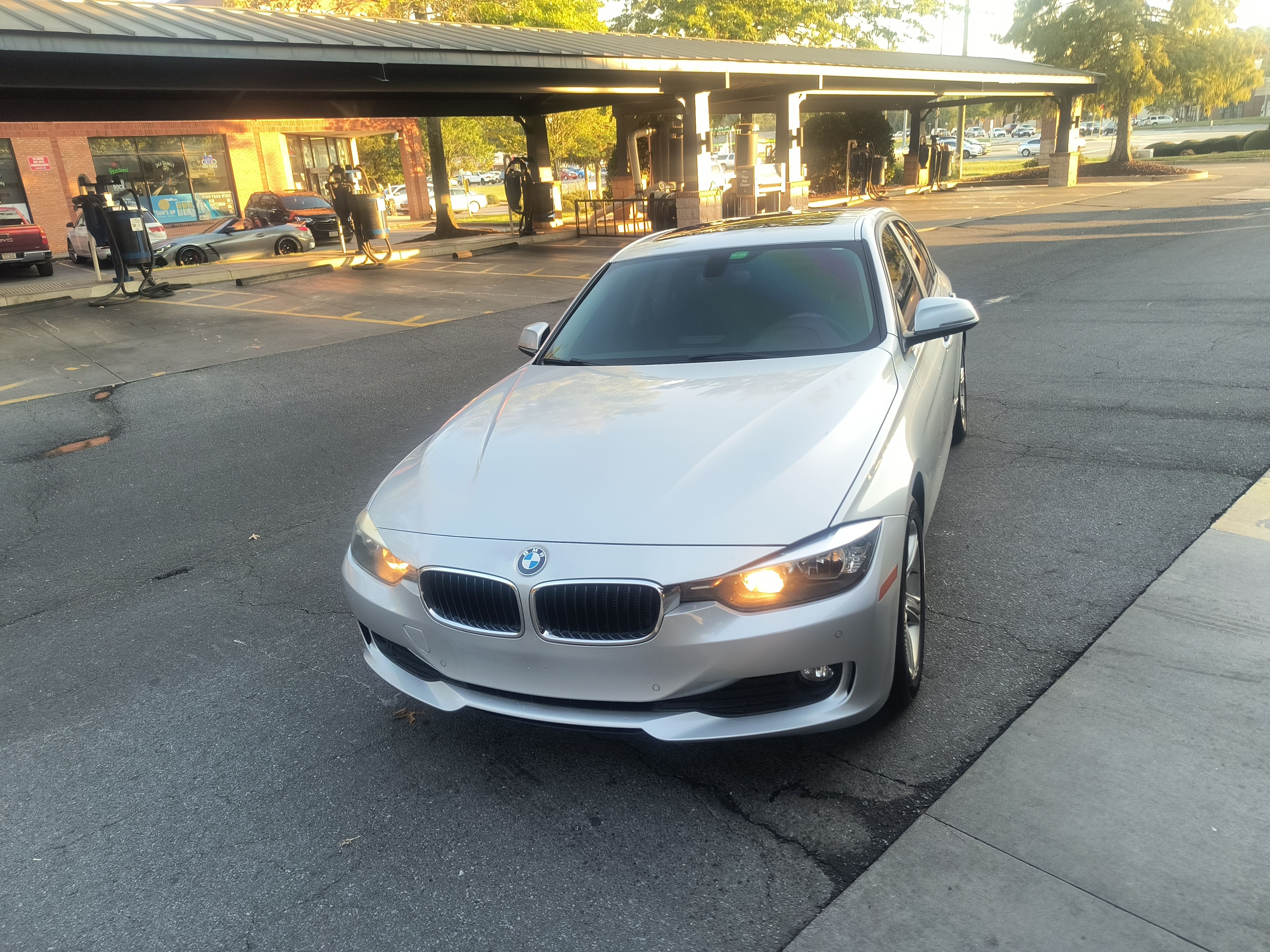 Used 2015 BMW 320i Sedan RWD image 21