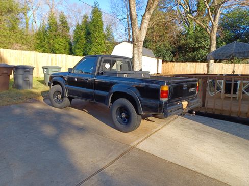 Used 1992 MAZDA B-Series Pickup 4x4 Regular Cab B2600i image 4