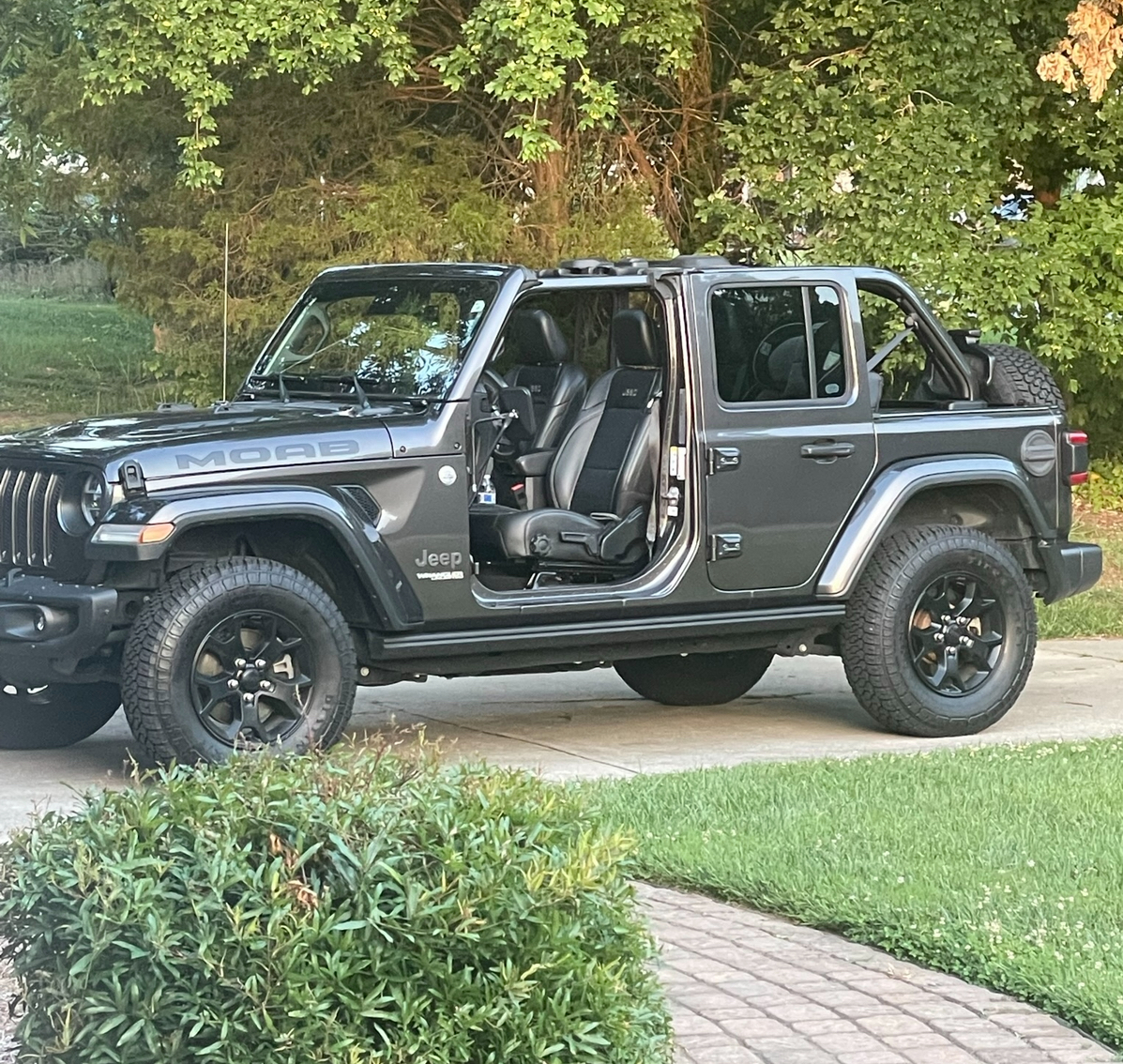 Used 2019 Jeep Wrangler Unlimited Sahara w/ Quick Order Package 24M Moab AWD/4WD image 1