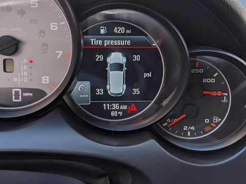 Used 2014 Porsche Cayenne S image 31