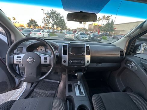 Used 2017 Nissan Frontier SV image 11