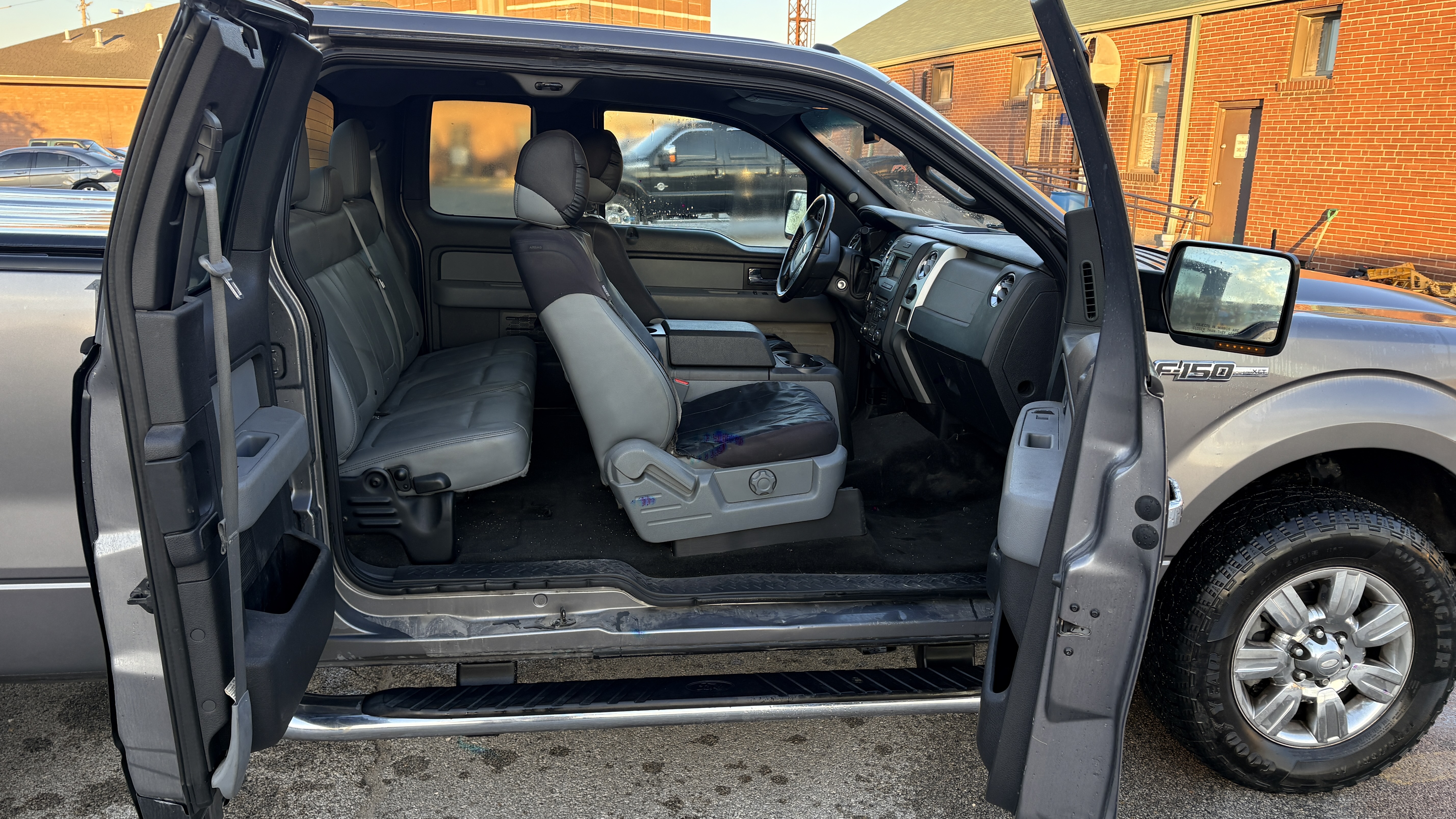 Used 2014 Ford F150 XLT w/ Equipment Group 302A Luxury AWD/4WD image 15