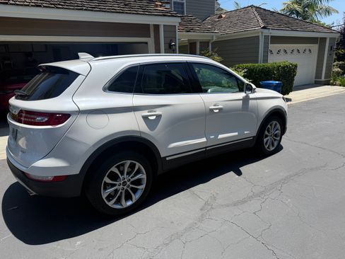 Used 2017 Lincoln MKC Select w/ Select Plus Package FWD image 5