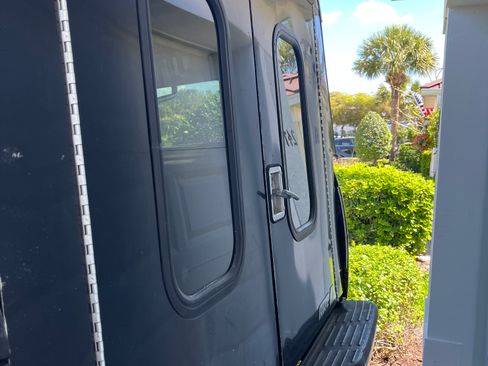 Used 2001 Ford F350 Long Bed image 5