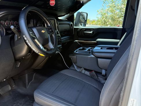 Used 2020 Chevrolet Silverado 2500 LT w/ Convenience Package AWD/4WD image 9