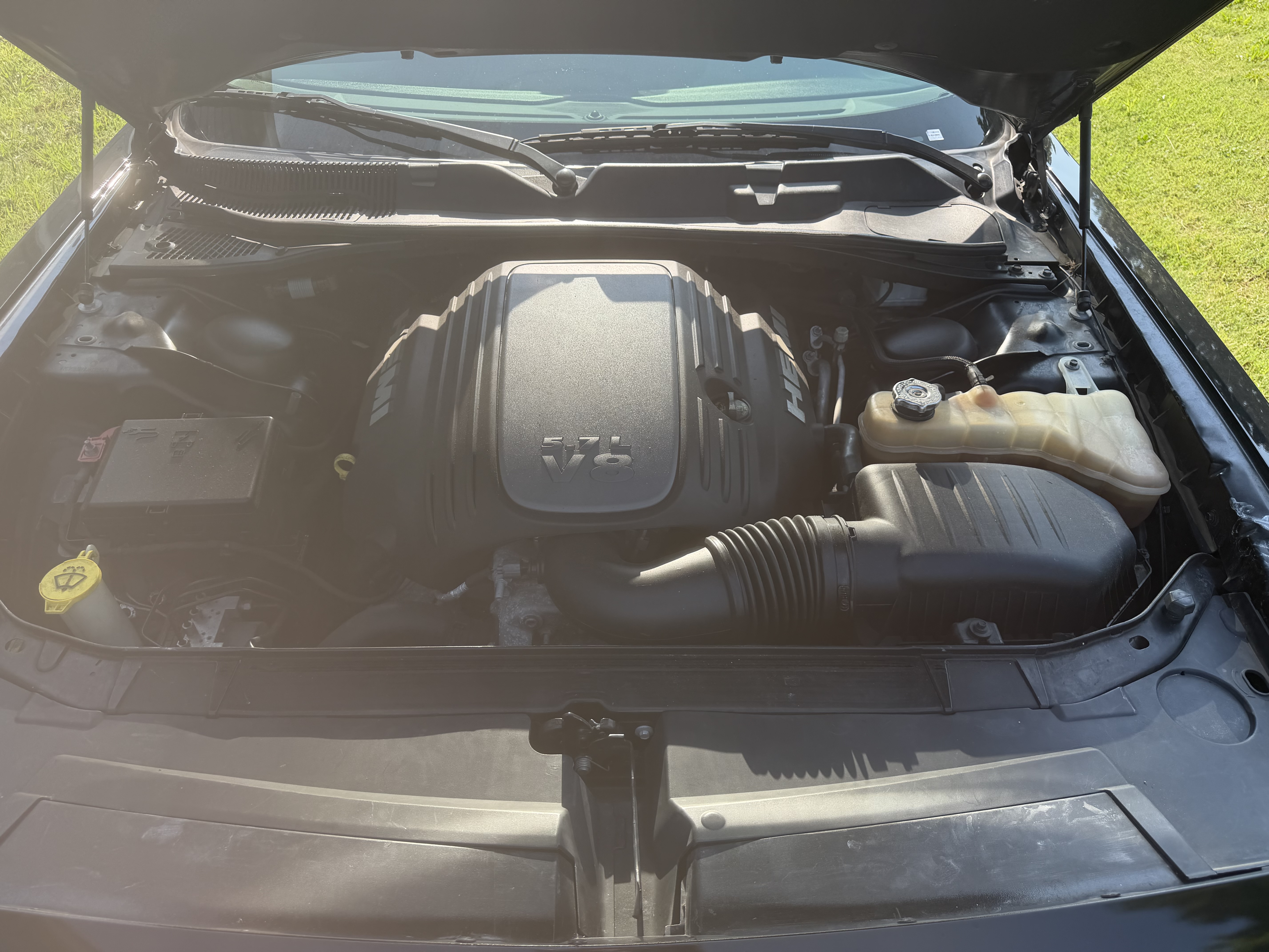 Used 2018 Dodge Challenger R/T RWD image 8