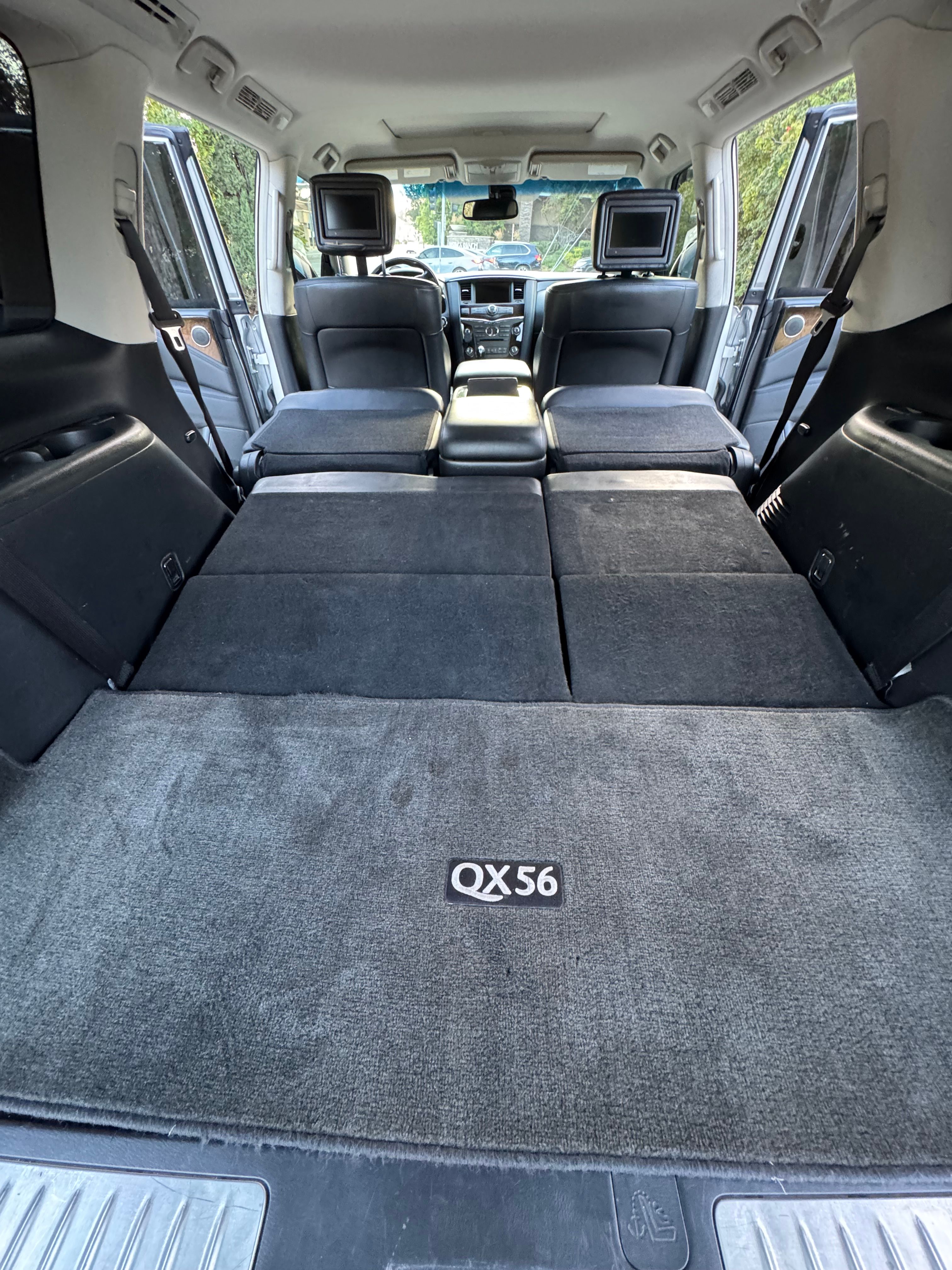 Used 2011 INFINITI QX56 2WD w/ Deluxe Touring Pkg image 10