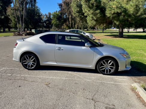 Used 2014 Scion tC image 2
