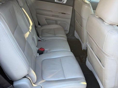 Used 2012 Ford Explorer XLT image 2