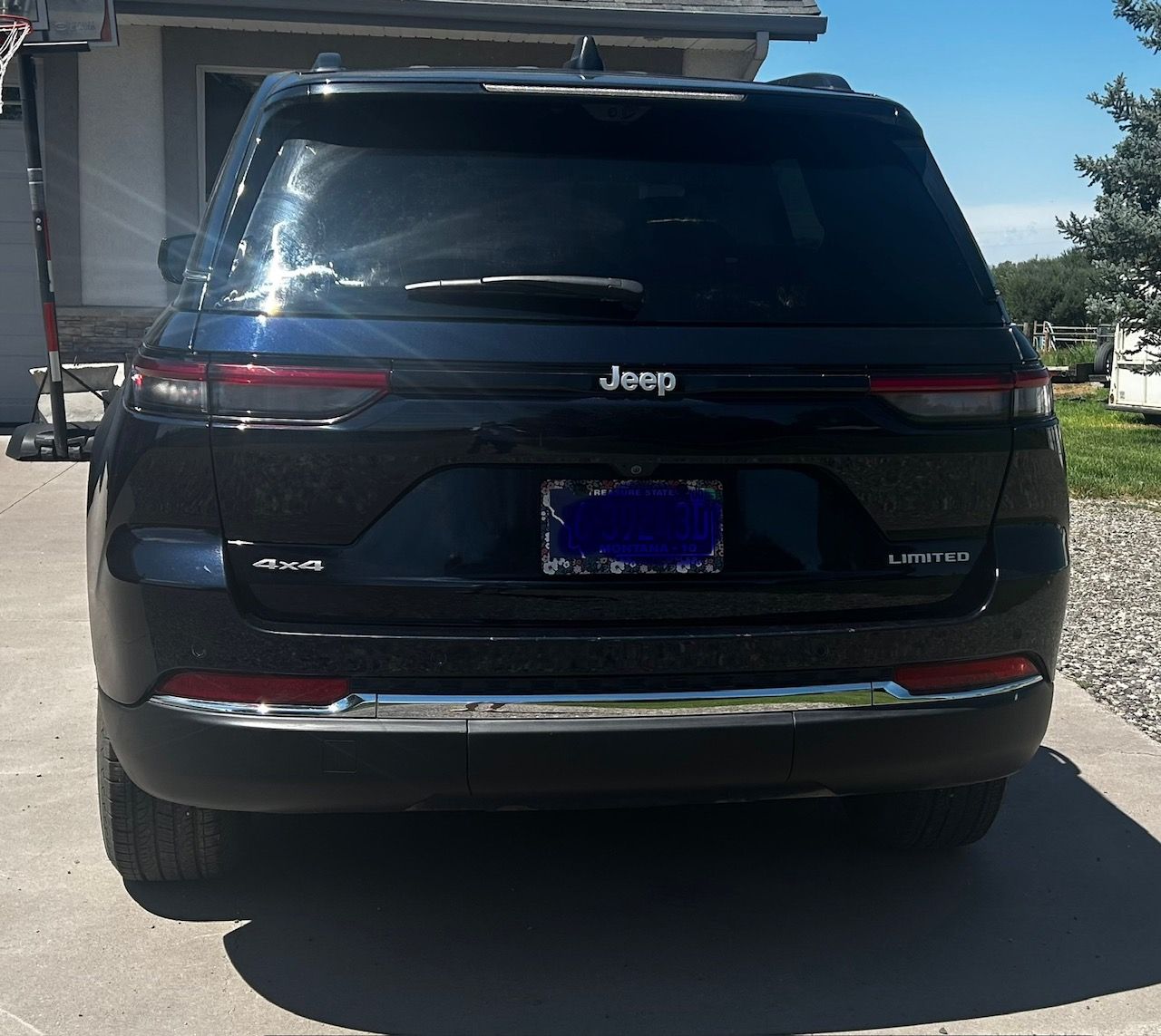 Used 2024 Jeep Grand Cherokee Limited w/ Luxury Tech Group II AWD/4WD image 5