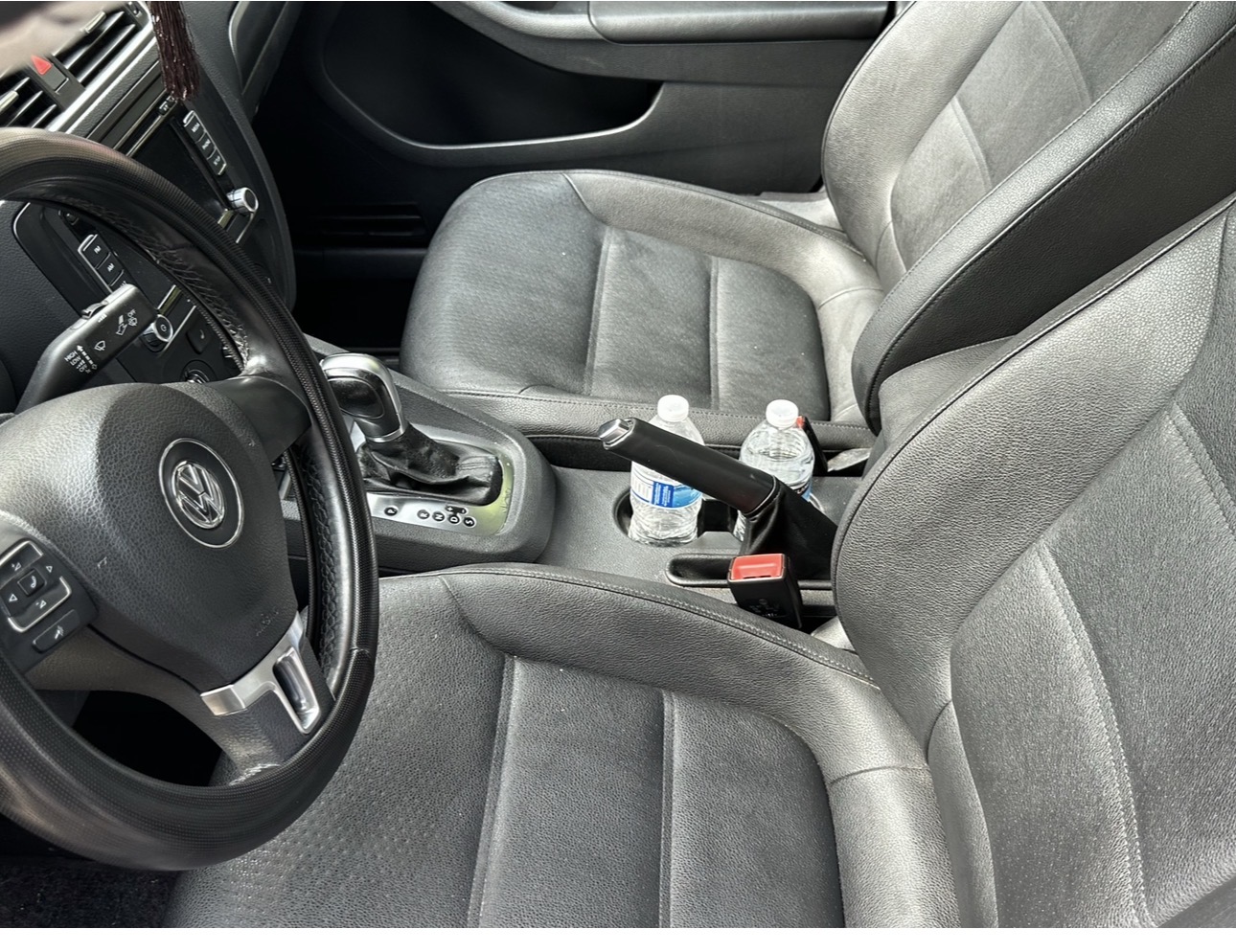 Used 2011 Volkswagen Jetta SE FWD image 2