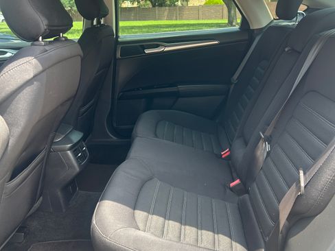 Used 2015 Ford Fusion SE FWD image 8