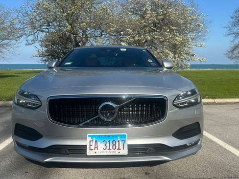 Used 2017 Volvo S90 T5 Momentum w/ Vision Package FWD image 9