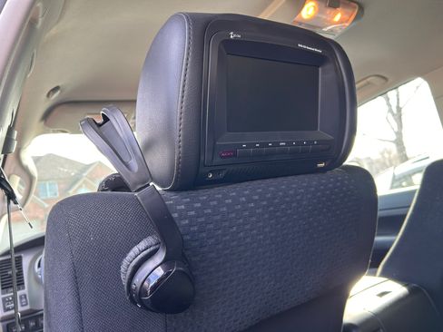 Used 2013 Toyota Tundra SR5 w/ SR5 Pkg image 16