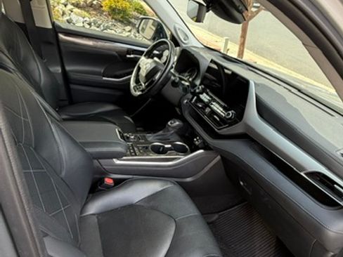 Used 2021 Toyota Highlander Platinum AWD/4WD image 8
