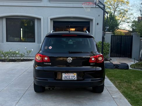 Used 2010 Volkswagen Tiguan Wolfsburg Edition FWD image 5