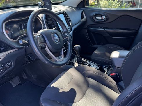 Used 2016 Jeep Cherokee Latitude FWD image 8