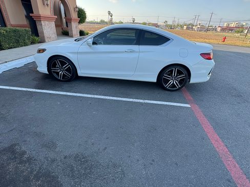 Used 2017 Honda Accord Touring image 8
