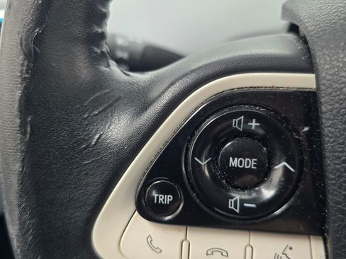 Used 2018 Toyota Prius Prime Premium image 25