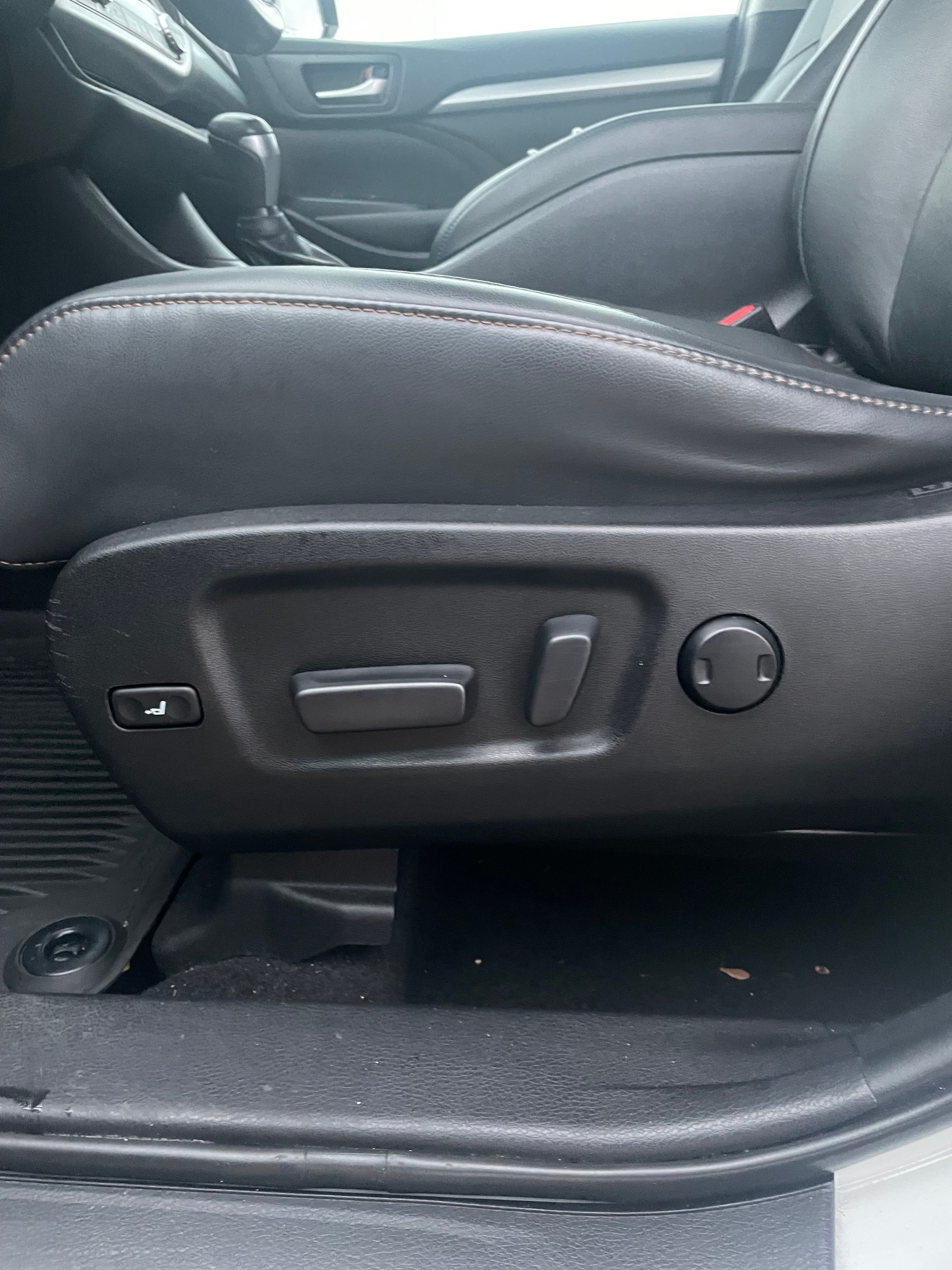 Used 2019 Toyota Highlander XLE AWD/4WD image 11