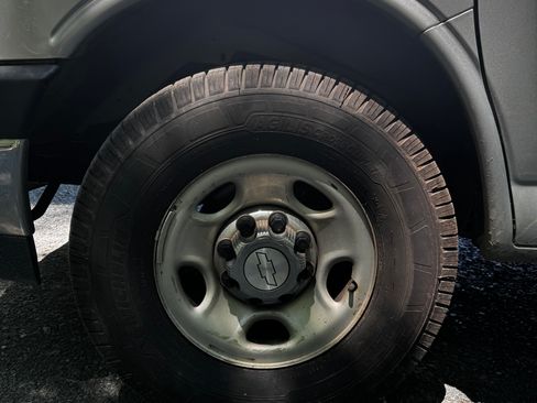 Used 2019 Chevrolet Express 3500 LT w/ LT Preferred Equipment Group RWD image 12