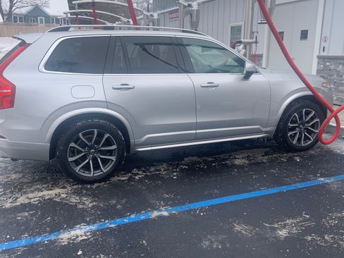 Used 2019 Volvo XC90 T6 Momentum image 4