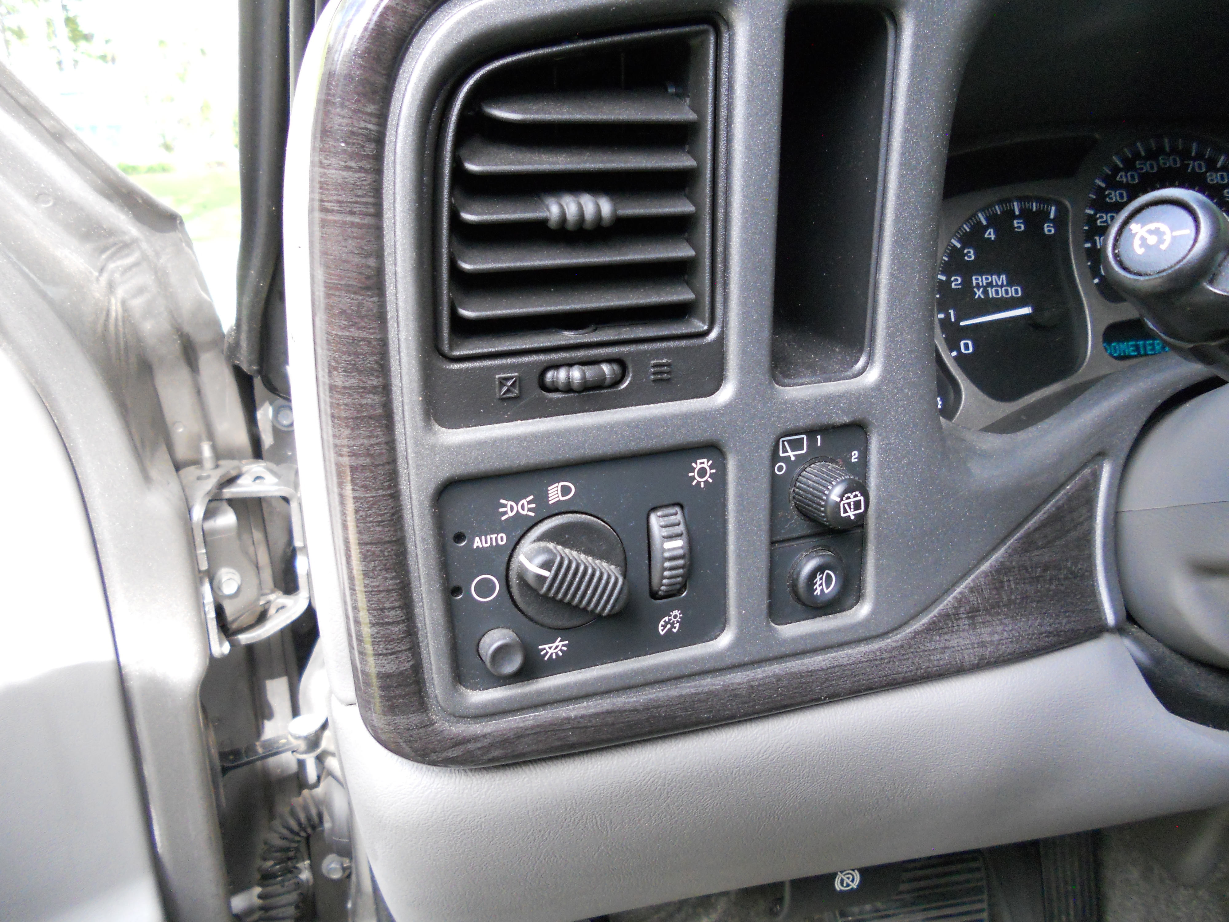 Used 2003 GMC Yukon Denali AWD/4WD image 10