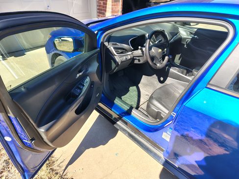 Used 2017 Chevrolet Volt LT w/ Comfort Package image 12