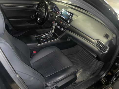 Used 2018 Honda Accord Sport image 9