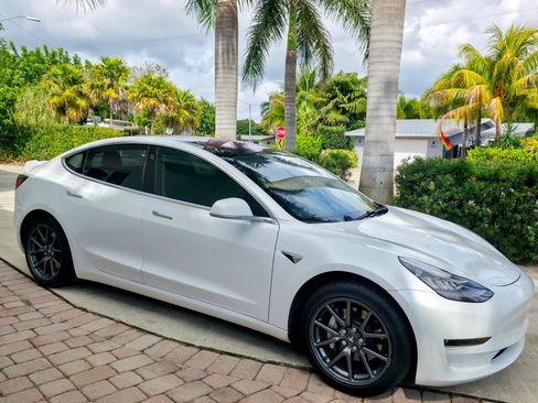 Used 2018 Tesla Model 3 Long Range image 1