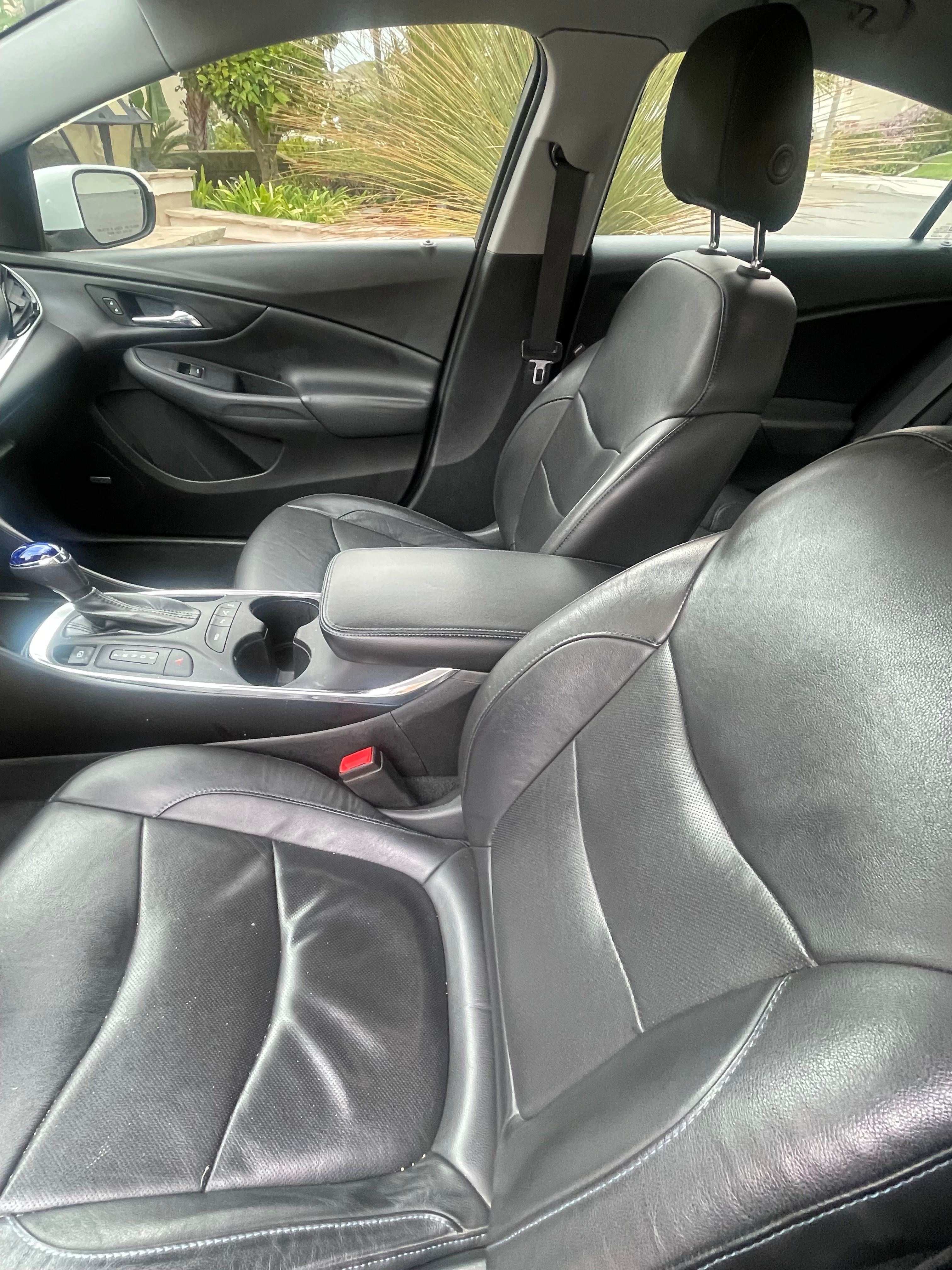 Used 2018 Chevrolet Volt Premier w/ Driver Confidence Package FWD image 14